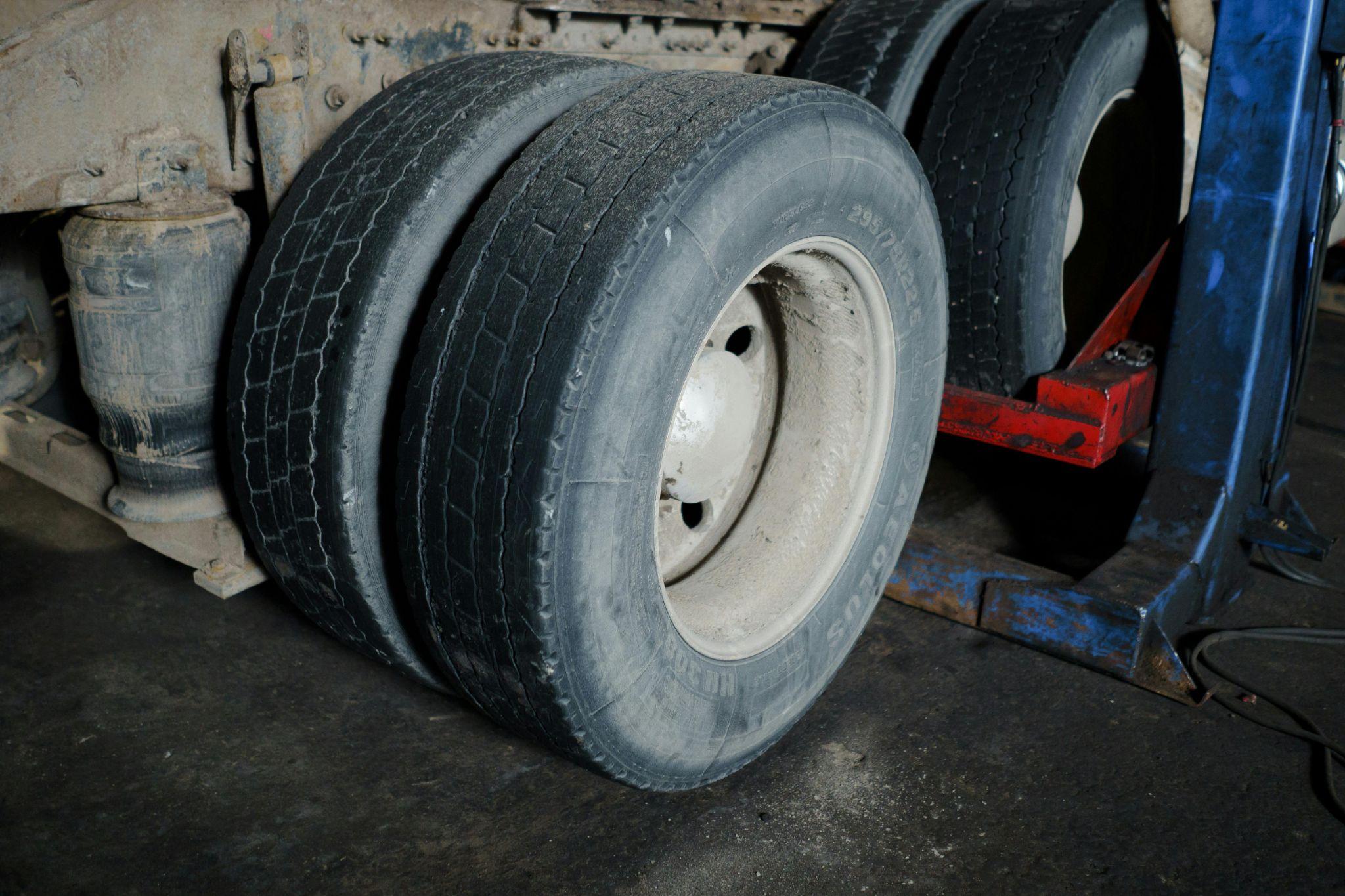 How Long do Semi Truck & Commercial Tires Last